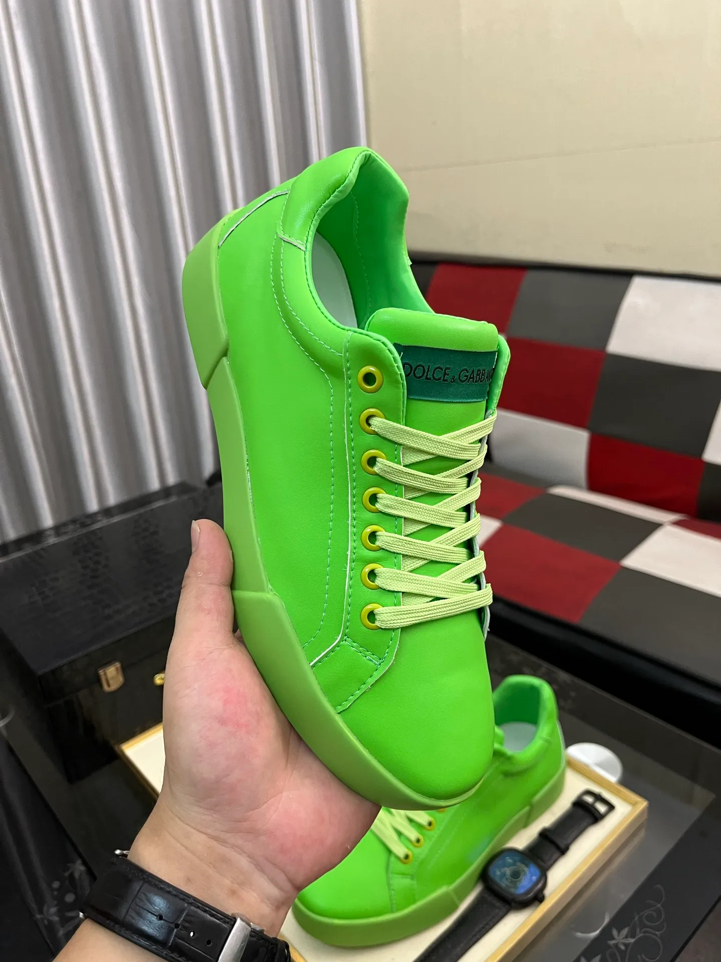 Men's shoes 💰420⌚️⌚️DG's latest popular 🔥🔥casual shoes, the tongue has the brand's iconic details, and the combination of silk cowhide and cow suede enhances the style. Fashionable and versatile, it can complement any look. Create an exquisite design with unique dynamic vitality and modern atmosphere, showing modern elegance. Size: 35-46